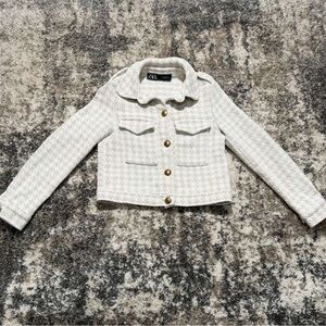 Zara Women’s Size S Cream Cropped Tweed Jacket – Gold Button Chic Blazer